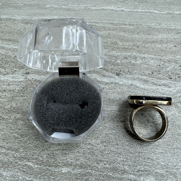 Tory Burch Logo Flat Costume Ring Size 6.5 - Picture 4 of 6